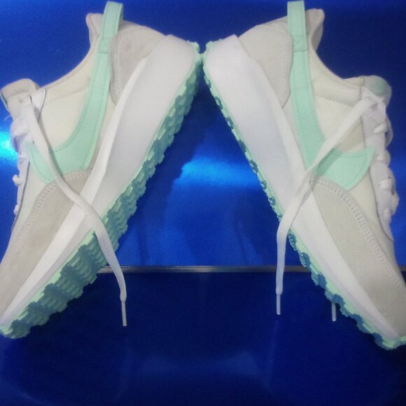 NWT Nike waffle debut - Picture 1 of 5